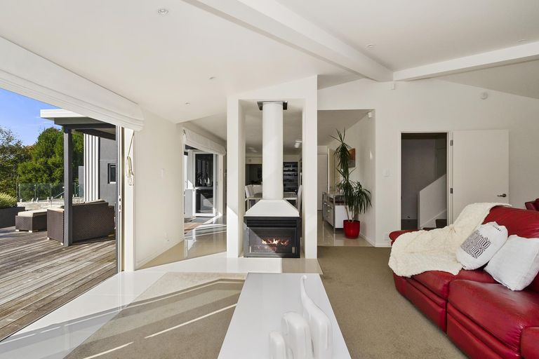 Property details for 15 Old Coach Way, Ramarama, Drury, 2579