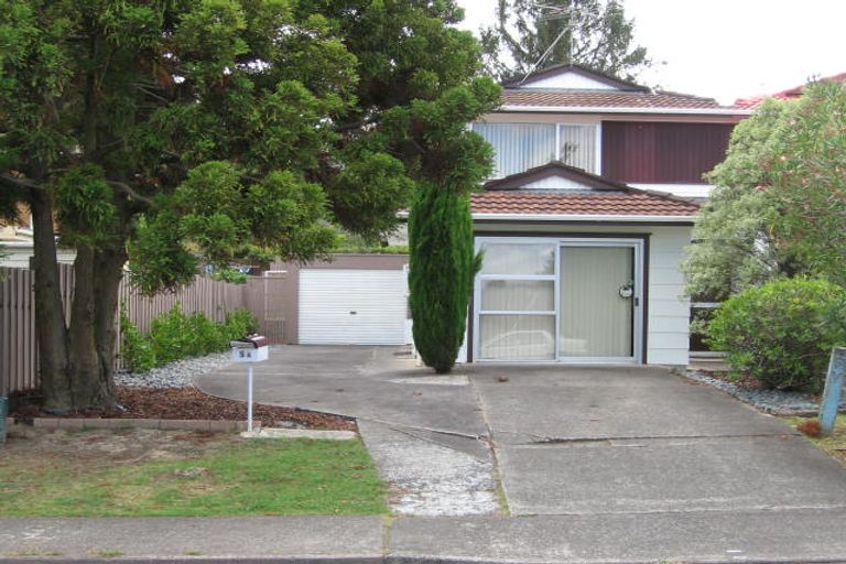 Photo of property in 1/5 Lambrown Drive, Totara Vale, Auckland, 0629