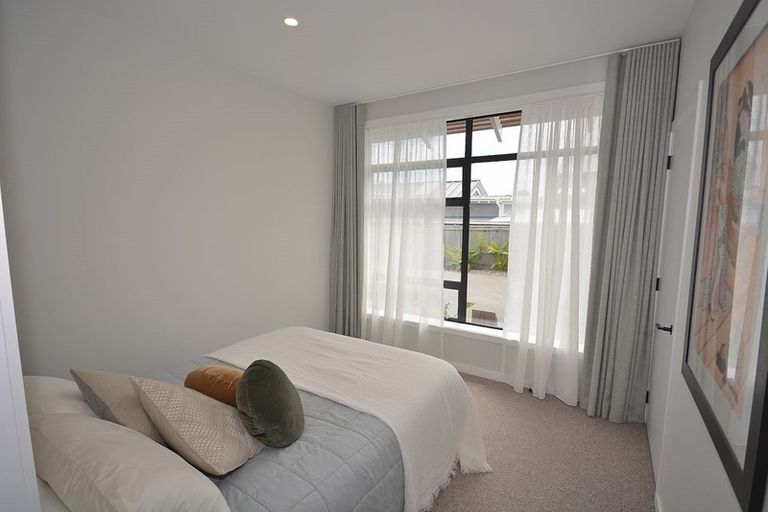 Photo of property in 33 Rauparaha Street, Waikanae Beach, Waikanae, 5036