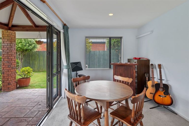 Photo of property in 1 Wendy Place, Heathcote Valley, Christchurch, 8022