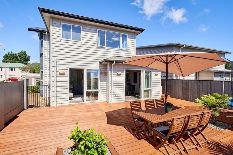 Photo of property in 3 Ludlam Crescent, Woburn, Lower Hutt, 5010