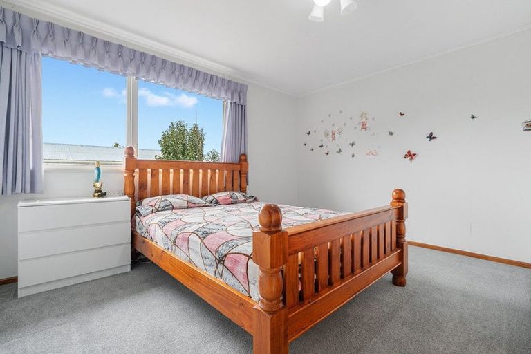 Photo of property in 4 Clendon Place, Manurewa, Auckland, 2102