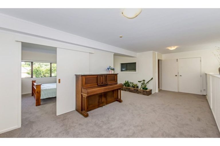 Photo of property in 76a Brian Crescent, Stanmore Bay, Whangaparaoa, 0932