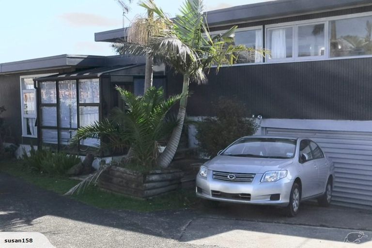 Photo of property in 796 East Coast Road, Oteha, Auckland, 0630