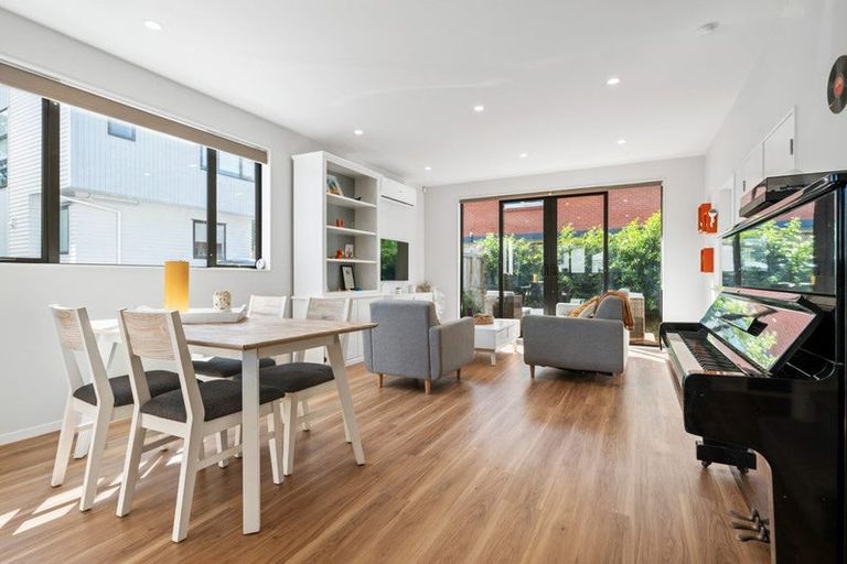 Photo of property in 421b Glenfield Road, Glenfield, Auckland, 0629