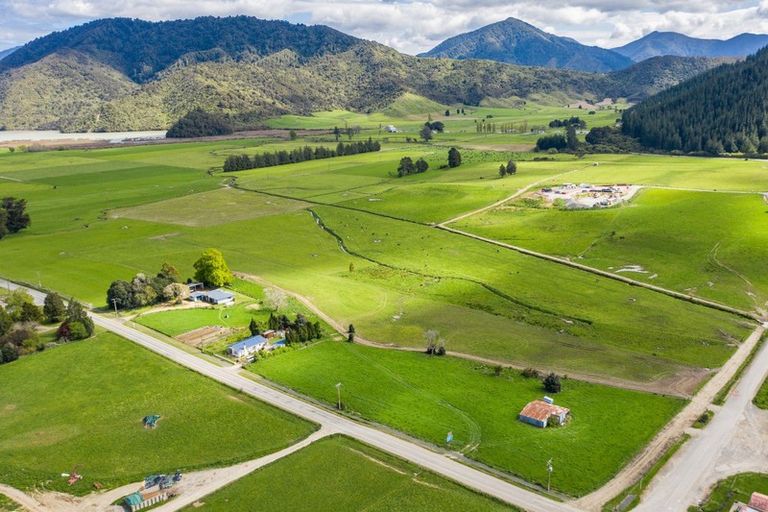 Photo of property in 1231 Queen Charlotte Drive, Linkwater, Picton, 7281