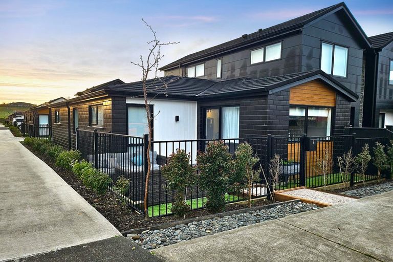 Photo of property in 8 Whakato Avenue, Kumeu, 0810