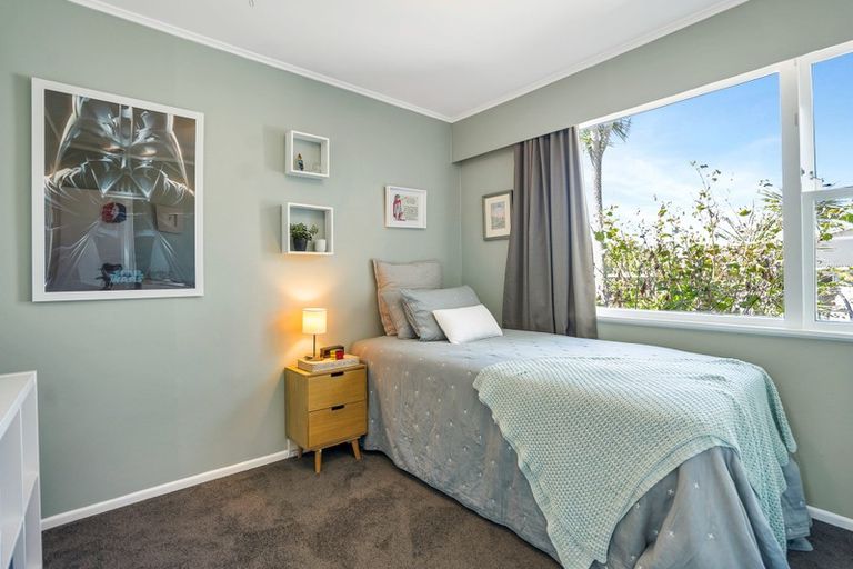 Photo of property in 22 Bayside Avenue, Te Atatu Peninsula, Auckland, 0610