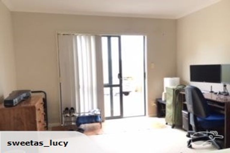 Photo of property in 43 Calypso Way, Unsworth Heights, Auckland, 0632