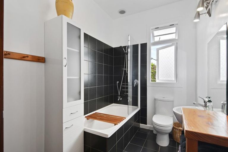 Photo of property in 129 Waimea Road, Nelson South, Nelson, 7010