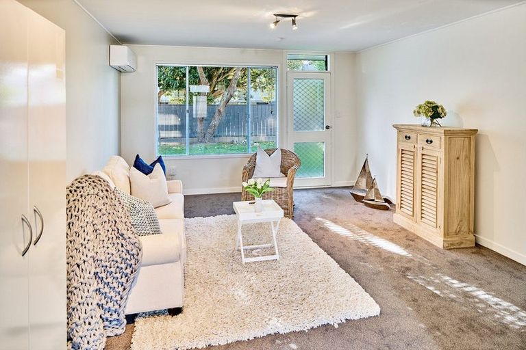 Photo of property in 2/35 Mana Esplanade, Paremata, Porirua, 5026