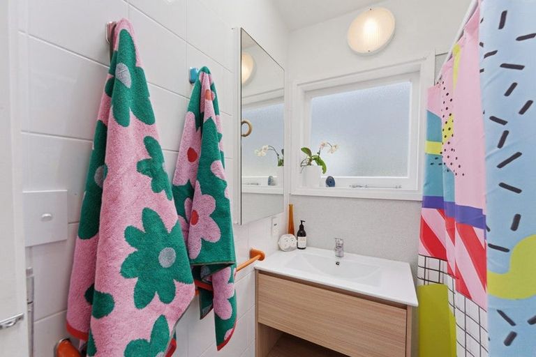 Photo of property in 37 Wairau Road, Oakura, 4314