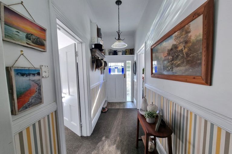 Photo of property in 108 Waikawa Road, Picton, 7220