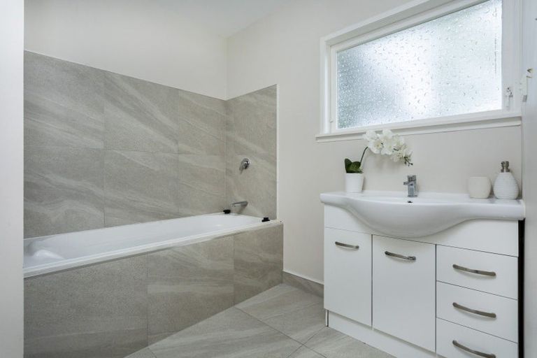 Photo of property in 1 Phillipa Place, Browns Bay, Auckland, 0630