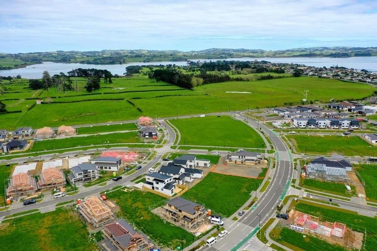 Photo of property in 12 Korowhiti Road, Clarks Beach, 2122