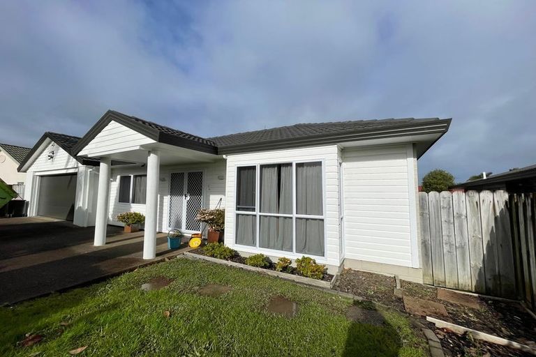 Photo of property in 38 Frank Nobilo Drive, Golflands, Auckland, 2013