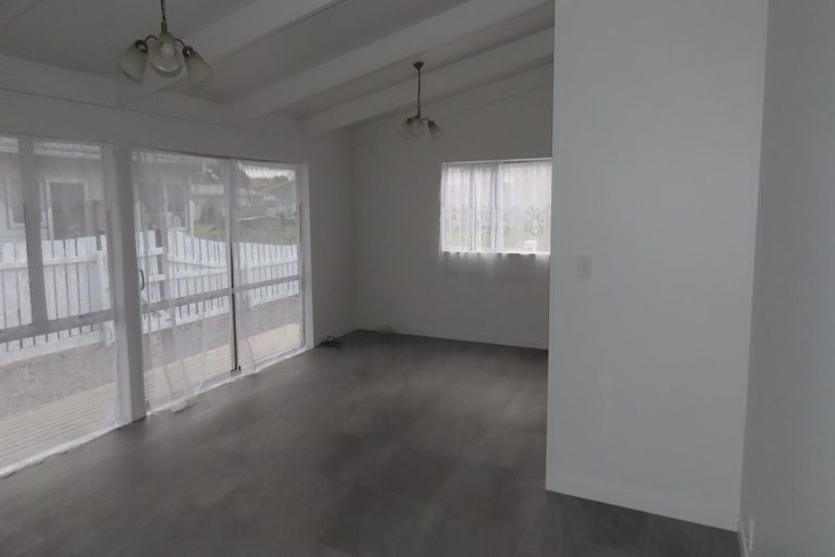 Photo of property in 77 Chichester Drive, Rosehill, Papakura, 2113