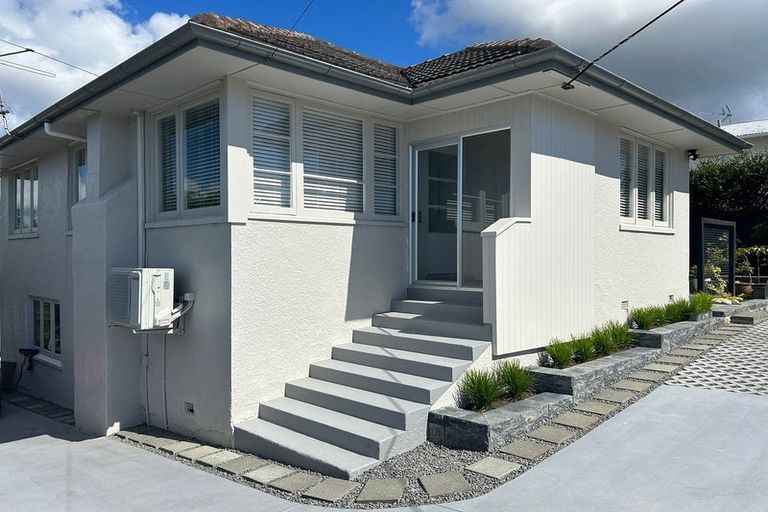 Photo of property in 17 Tui Glen Road, Birkenhead, Auckland, 0626