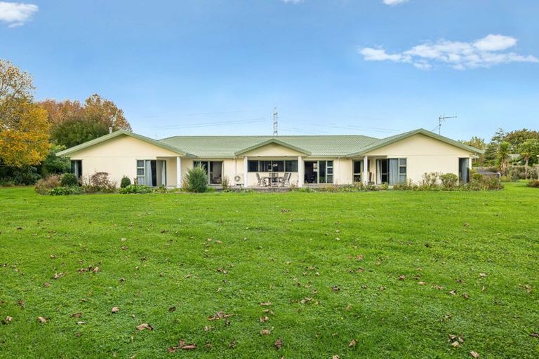 Photo of property in 88 Boord Crescent, Kumeu, 0891
