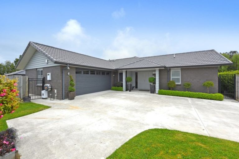 Photo of property in 10a Sunstone Crescent, Brown Owl, Upper Hutt, 5018