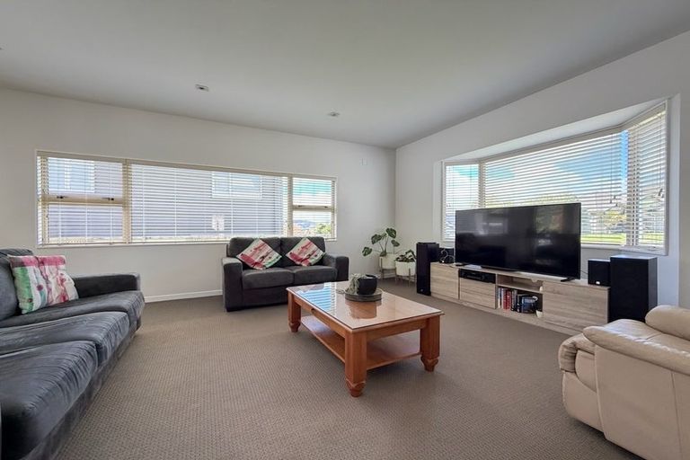 Photo of property in 43 Furlong Crescent, Churton Park, Wellington, 6037