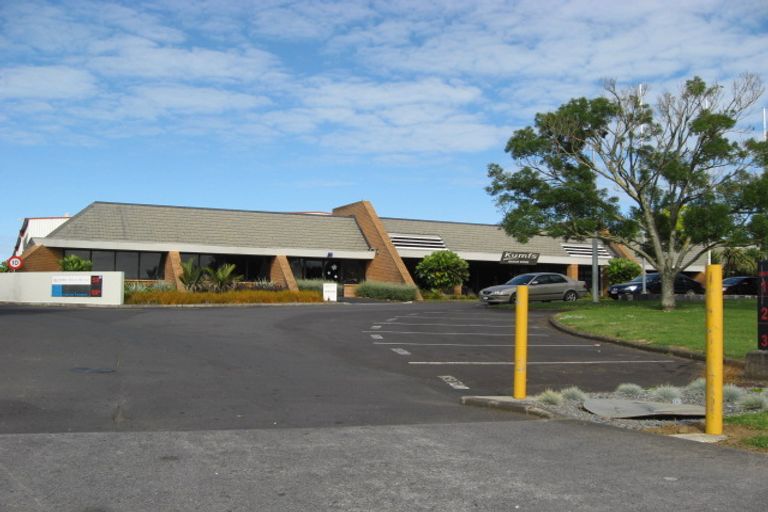 Photo of property in 1 Kiwi Esplanade, Mangere Bridge, Auckland, 2022