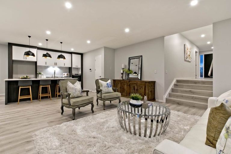 Photo of property in 113 Godfrey Drive, Orewa, 0931