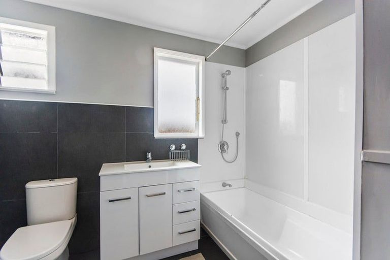 Photo of property in 16 Bettina Place, Manurewa, Auckland, 2102