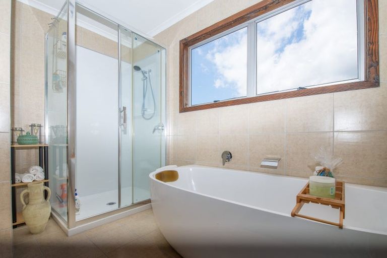 Photo of property in 72 Mountain Road, Western Heights, Rotorua, 3015