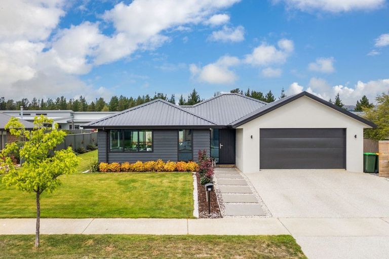 Photo of property in 19 Henderson Drive, Alexandra, 9320