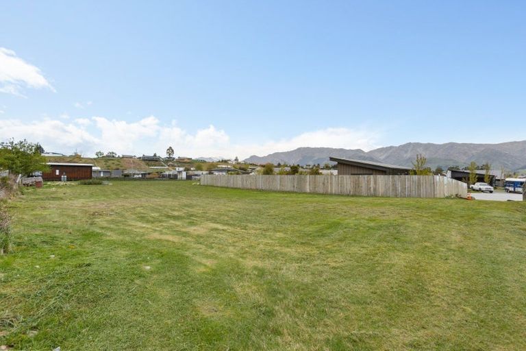 Photo of property in 18 Pennycook Place, Lake Hawea, 9382