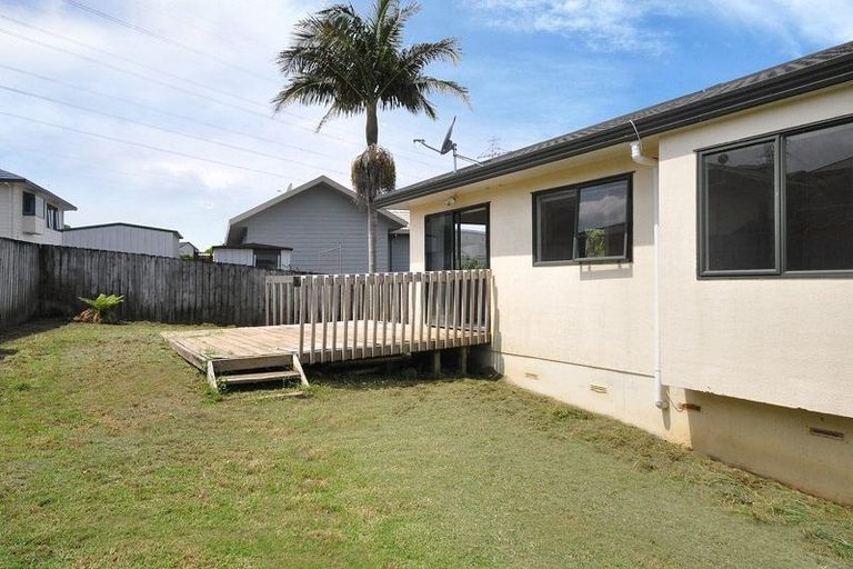 Photo of property in 9 Breenagh Place, Massey, Auckland, 0614