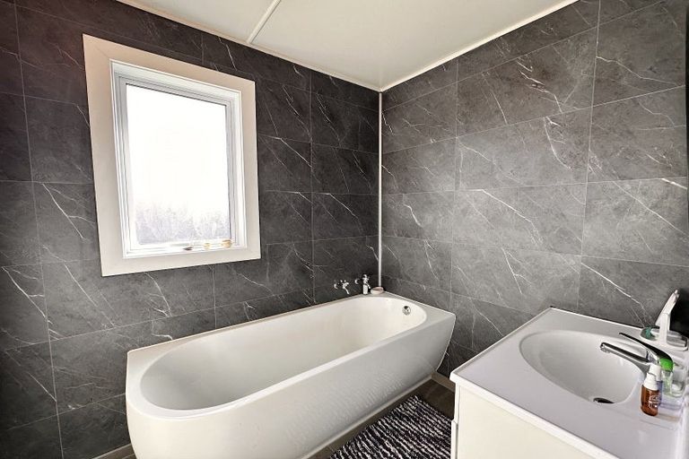 Photo of property in 34 Eglinton Street, Winton, 9720