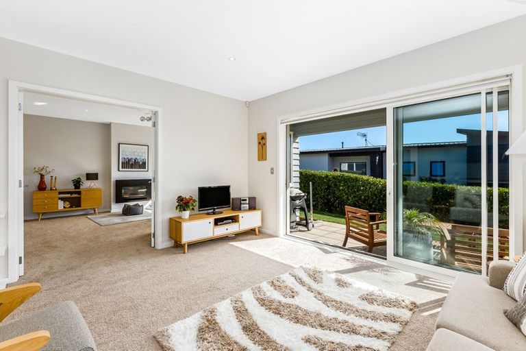 Photo of property in 135 Endeavour Drive, Whitby, Porirua, 5024