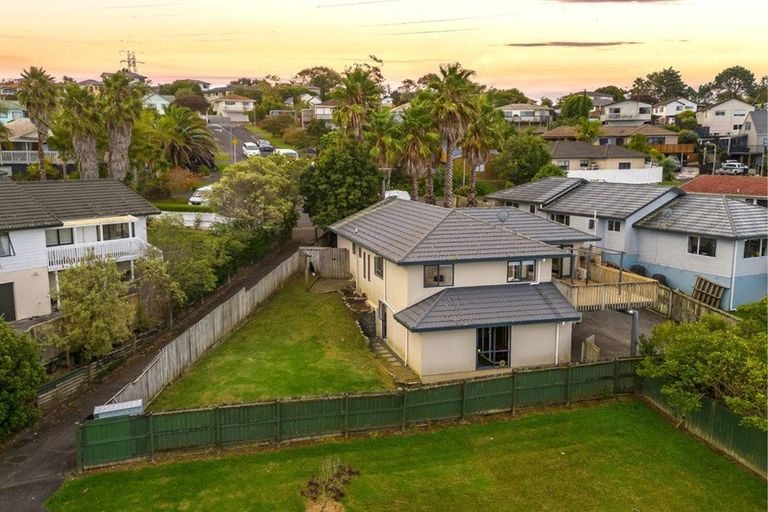 Photo of property in 21 Breenagh Place, Massey, Auckland, 0614