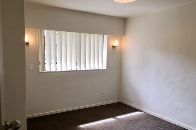 Photo of property in 21b Sunnypark Avenue, Rosehill, Papakura, 2113