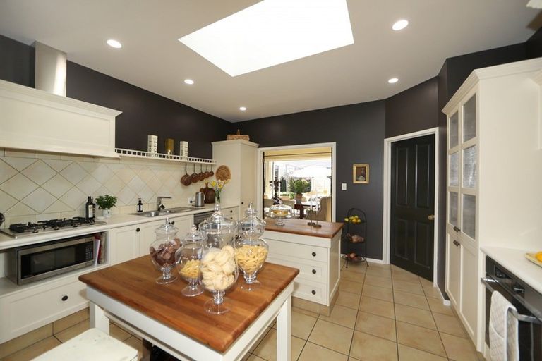 Photo of property in 42 Pukekura Place, Taradale, Napier, 4112