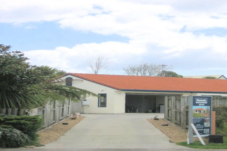 Photo of property in 38 Dalton Drive, Papamoa Beach, Papamoa, 3118