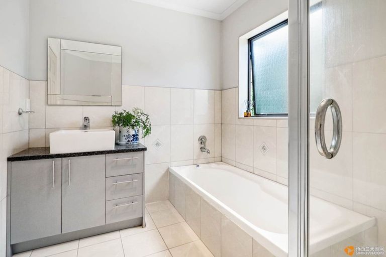 Photo of property in 6 Pennant Street, Long Bay, Auckland, 0630