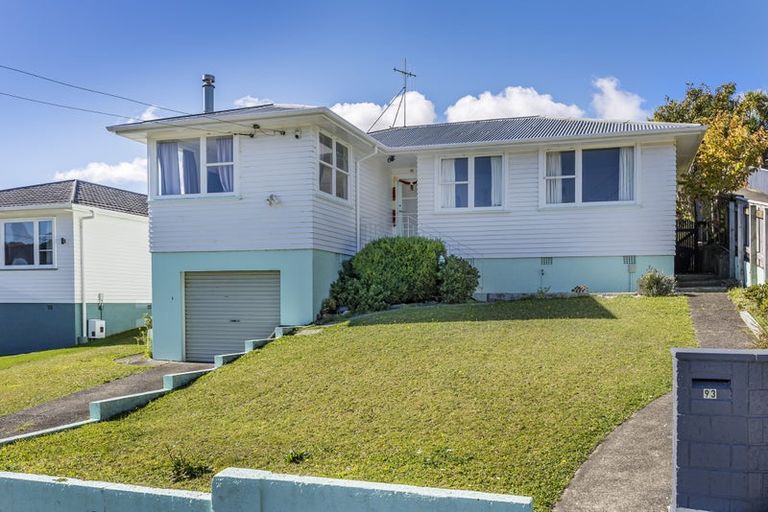 Photo of property in 93 Taylor Terrace, Tawa, Wellington, 5028