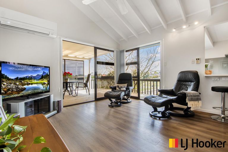 Photo of property in 21 St Annes Crescent, Wattle Downs, Auckland, 2103