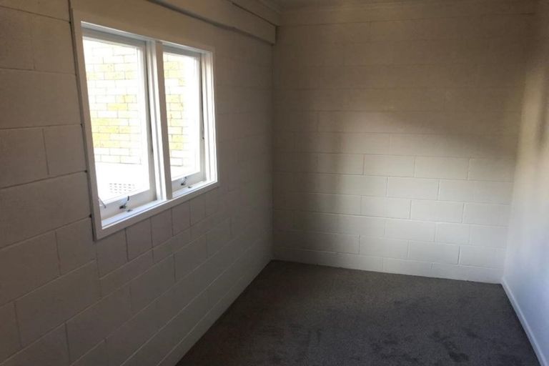 Photo of property in 2/45 East Coast Road, Milford, Auckland, 0620