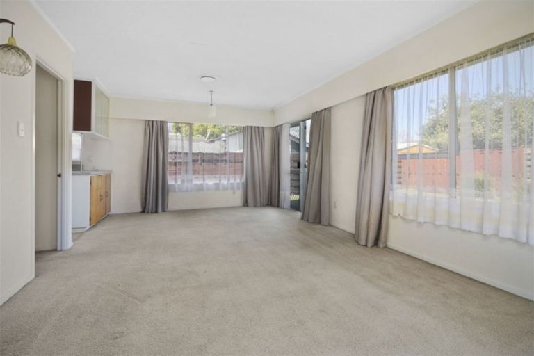 Photo of property in 2/15 Meadowcourt Drive, Manukau, Auckland, 2025
