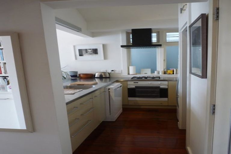 Photo of property in 68 Hawker Street, Mount Victoria, Wellington, 6011