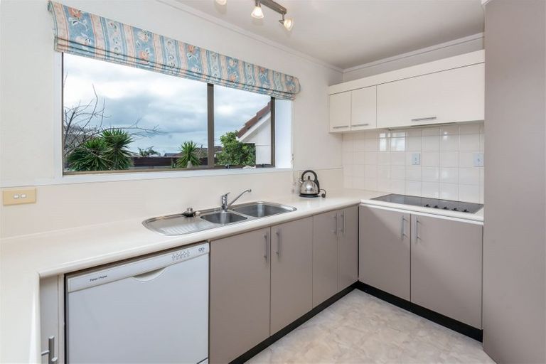 Photo of property in 1/47 Uxbridge Road, Mellons Bay, Auckland, 2014