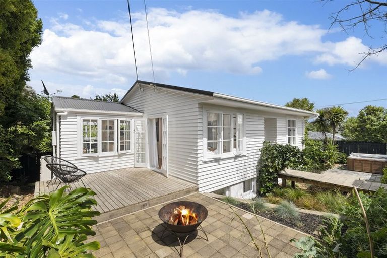 Photo of property in 52 Tiri Tiri Road, Birkdale, Auckland, 0626