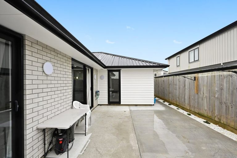 Photo of property in 5/147c Carlisle Road, Northcross, Auckland, 0632