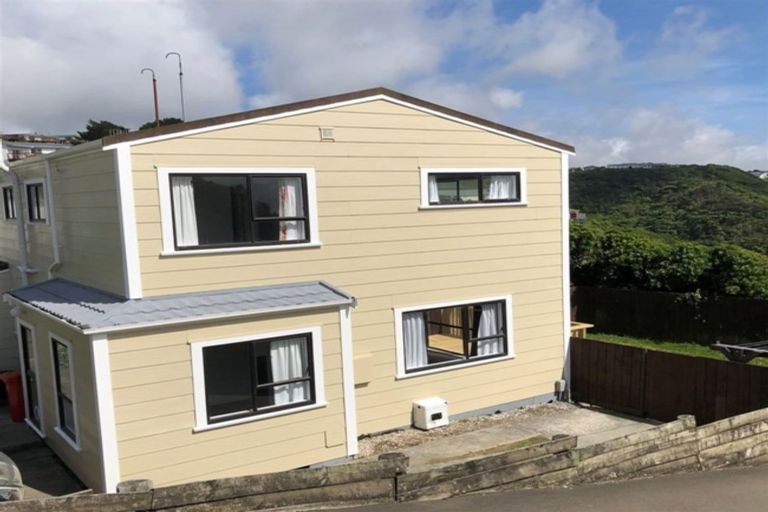 Photo of property in 33b Sunhaven Drive, Newlands, Wellington, 6037