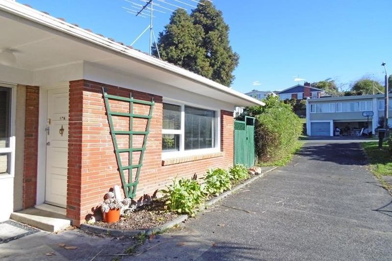 Photo of property in 2/6 Keldale Place, Forrest Hill, Auckland, 0620