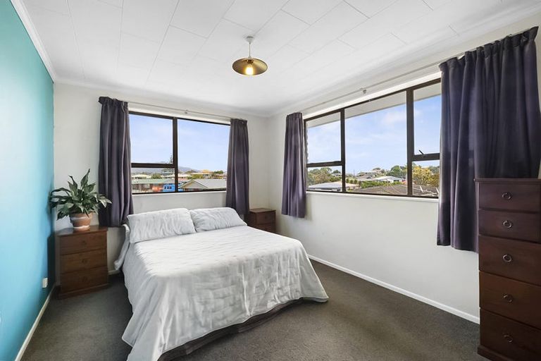 Photo of property in 32a Simons Street, Moturoa, New Plymouth, 4310